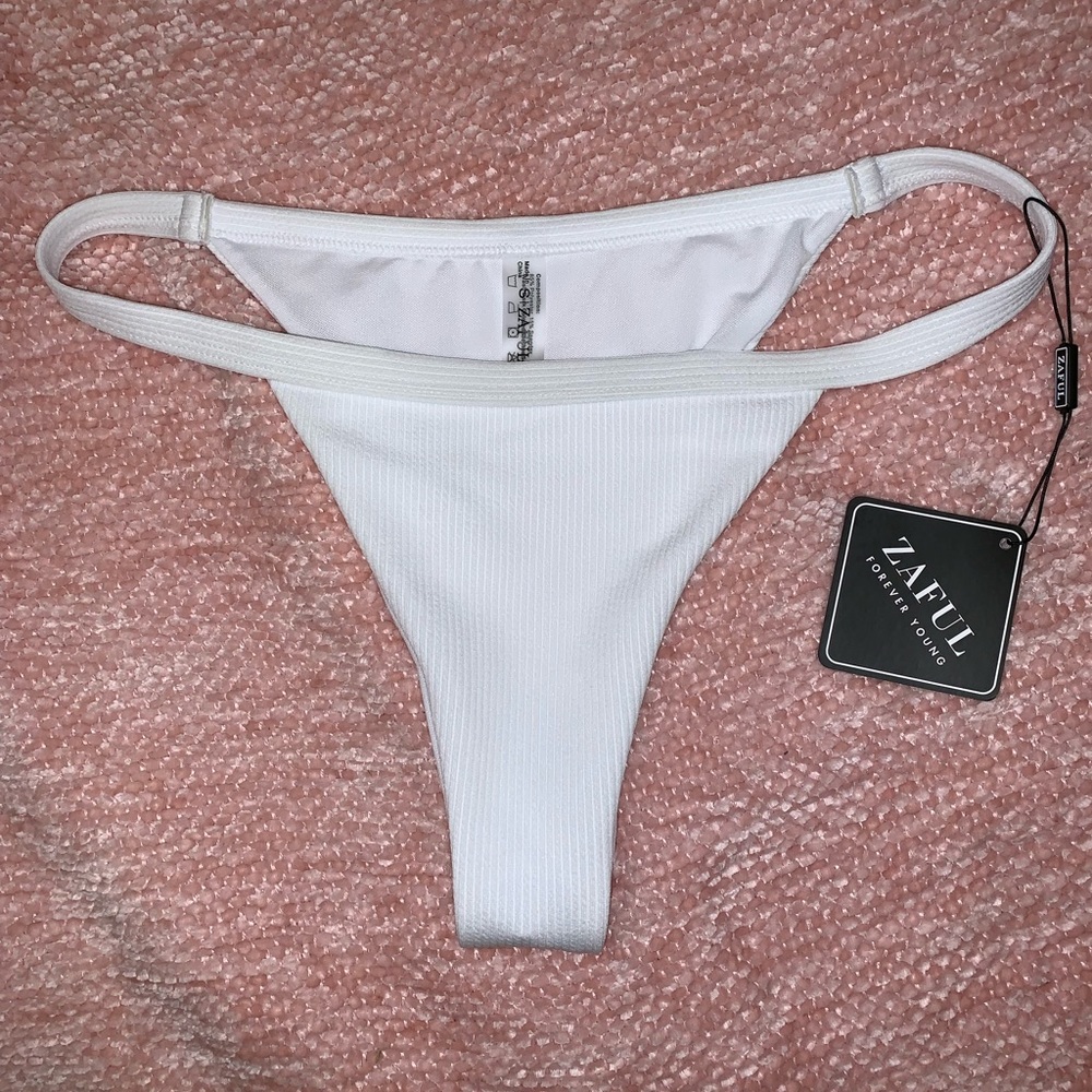 NWT High Leg Cheeky Bikini Bottoms